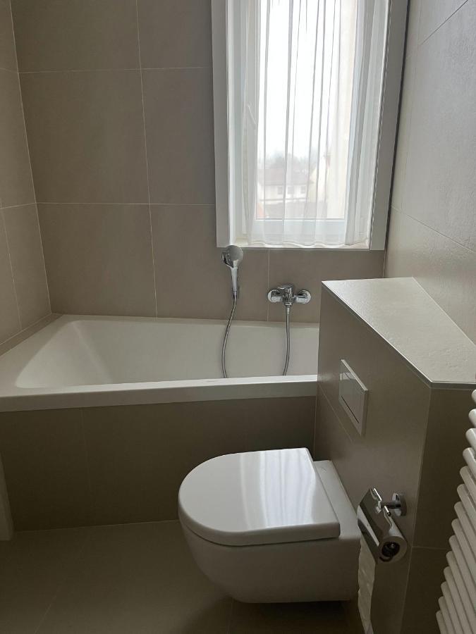 Luxusappartement Mit Garage Im Zentrum วีเนอร์นอยชตัดท์ ภายนอก รูปภาพ