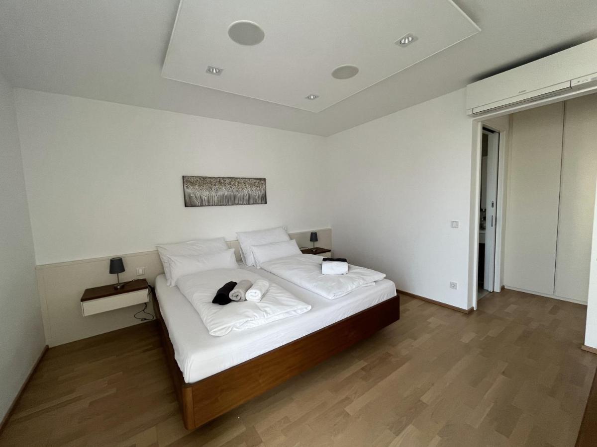 Luxusappartement Mit Garage Im Zentrum วีเนอร์นอยชตัดท์ ภายนอก รูปภาพ